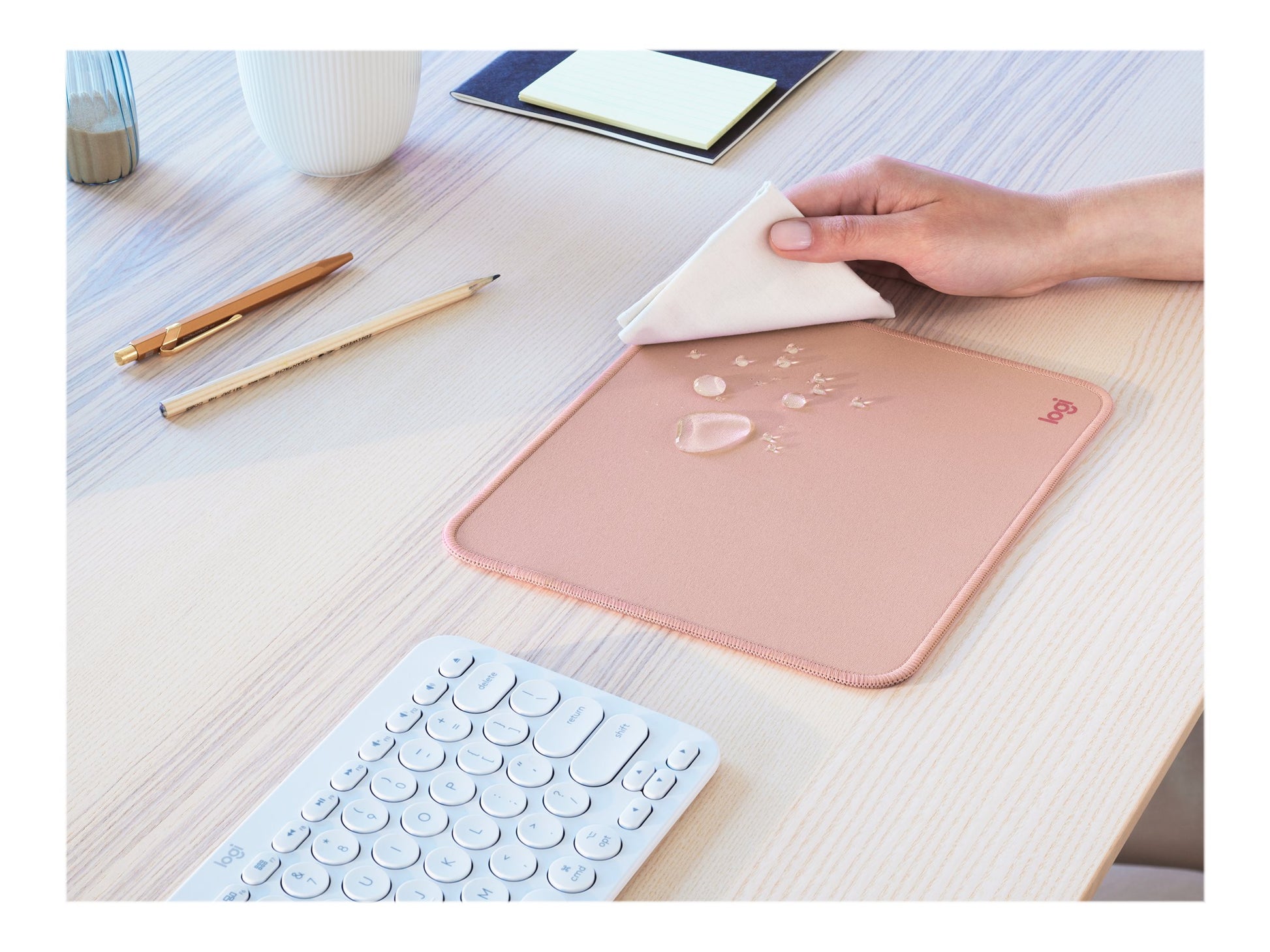 Logitech Studio Series - Alfombrilla de ratón - base de goma antideslizante, fácil deslizamiento, superficie resistente a salpicaduras - rosa oscuro-8