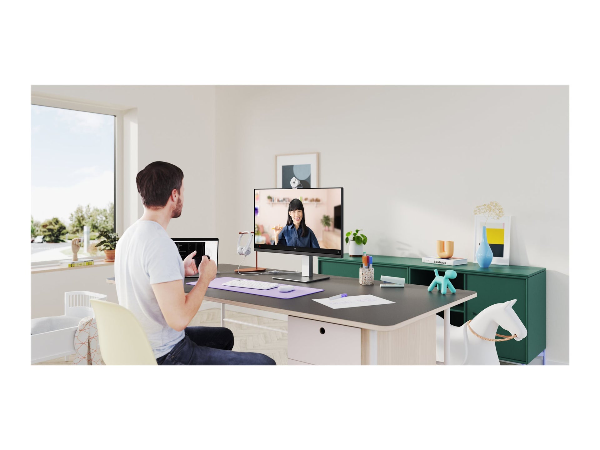 Logitech BRIO 300 - Webcam - color - 2 MP - 1920 x 1080 - 1080p, 720p - audio - USB-C